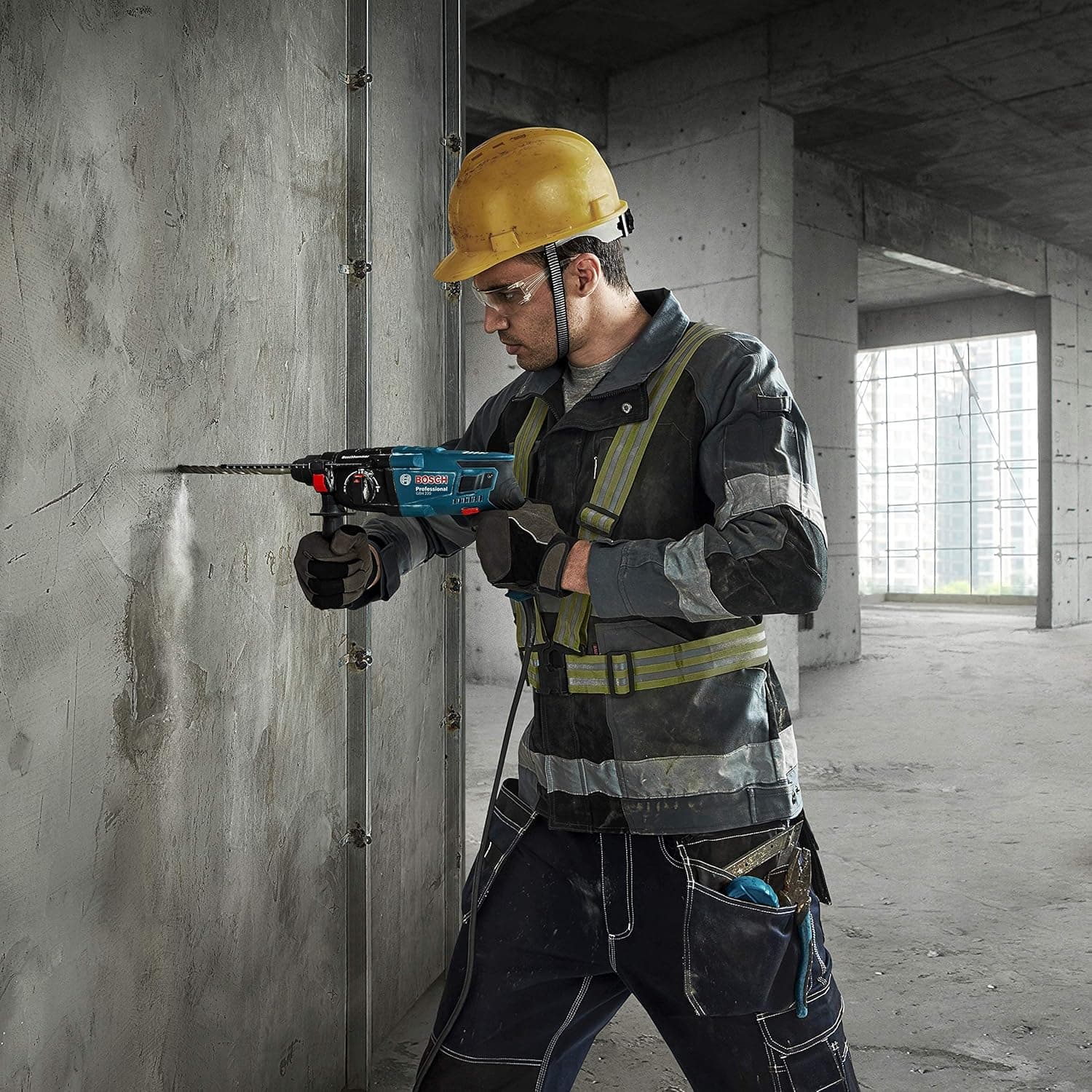 Bosch GBH-220 720W 22mm Rotary Hammer - View 3